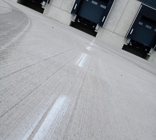 Markierung auf Beton